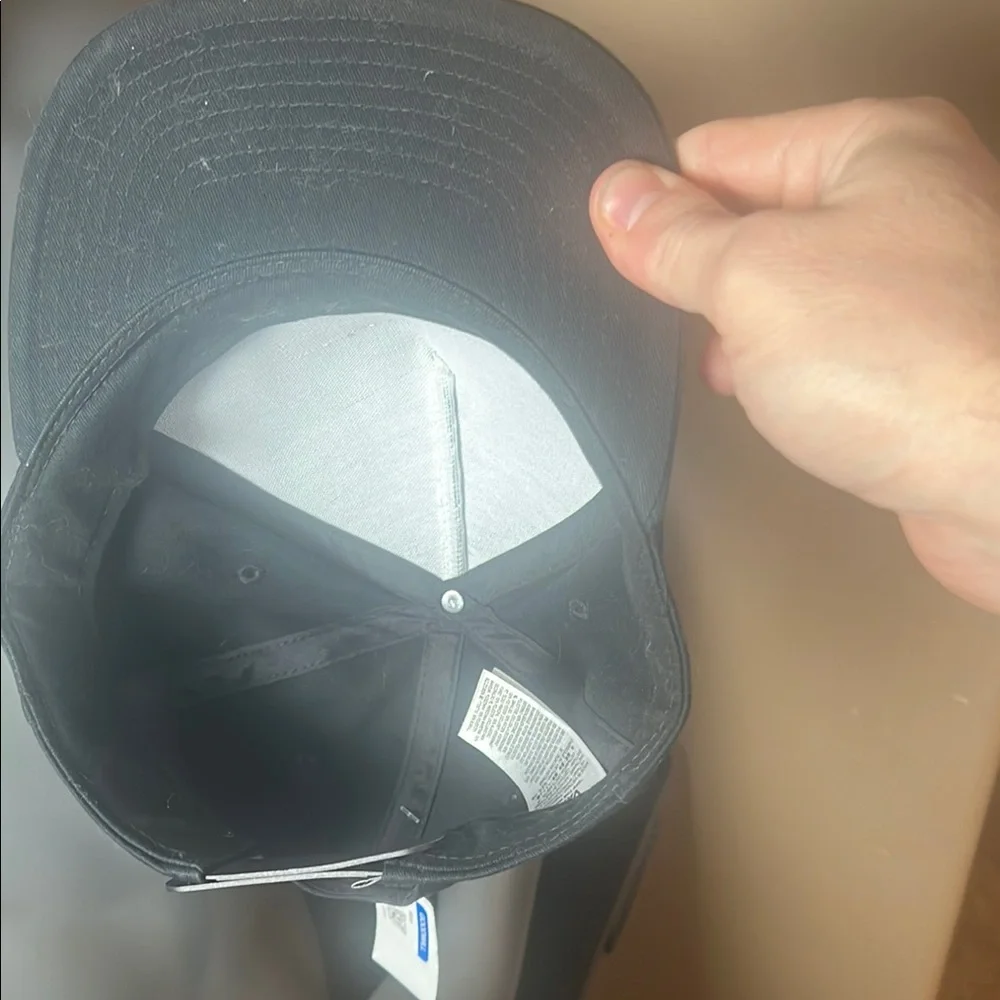 Vans Black Cap| Snap Adjustable back - Picture 4 of 4